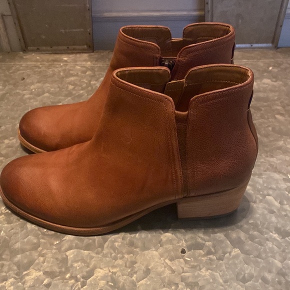 Clarks booties - Picture 2 of 8